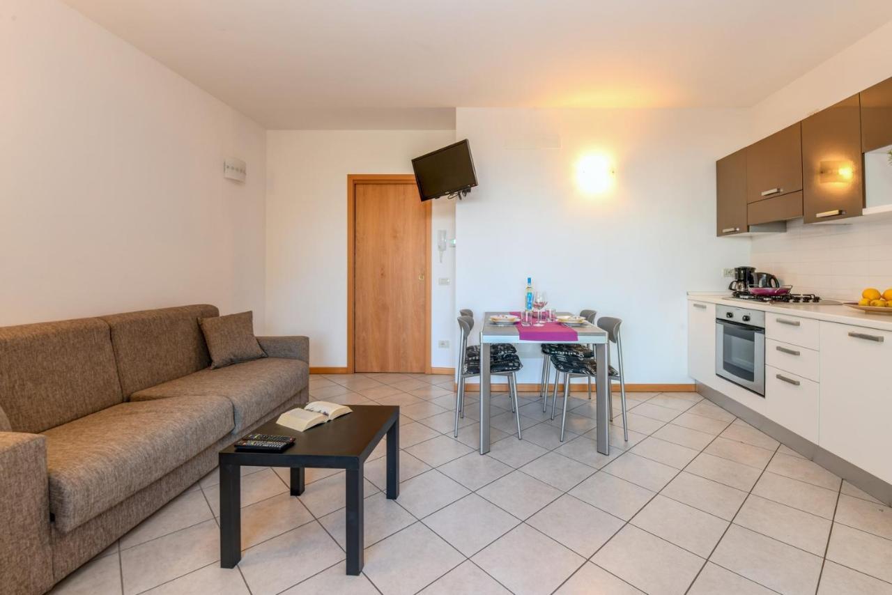 6 Happiness Apartment Toscolano Maderno Exterior photo